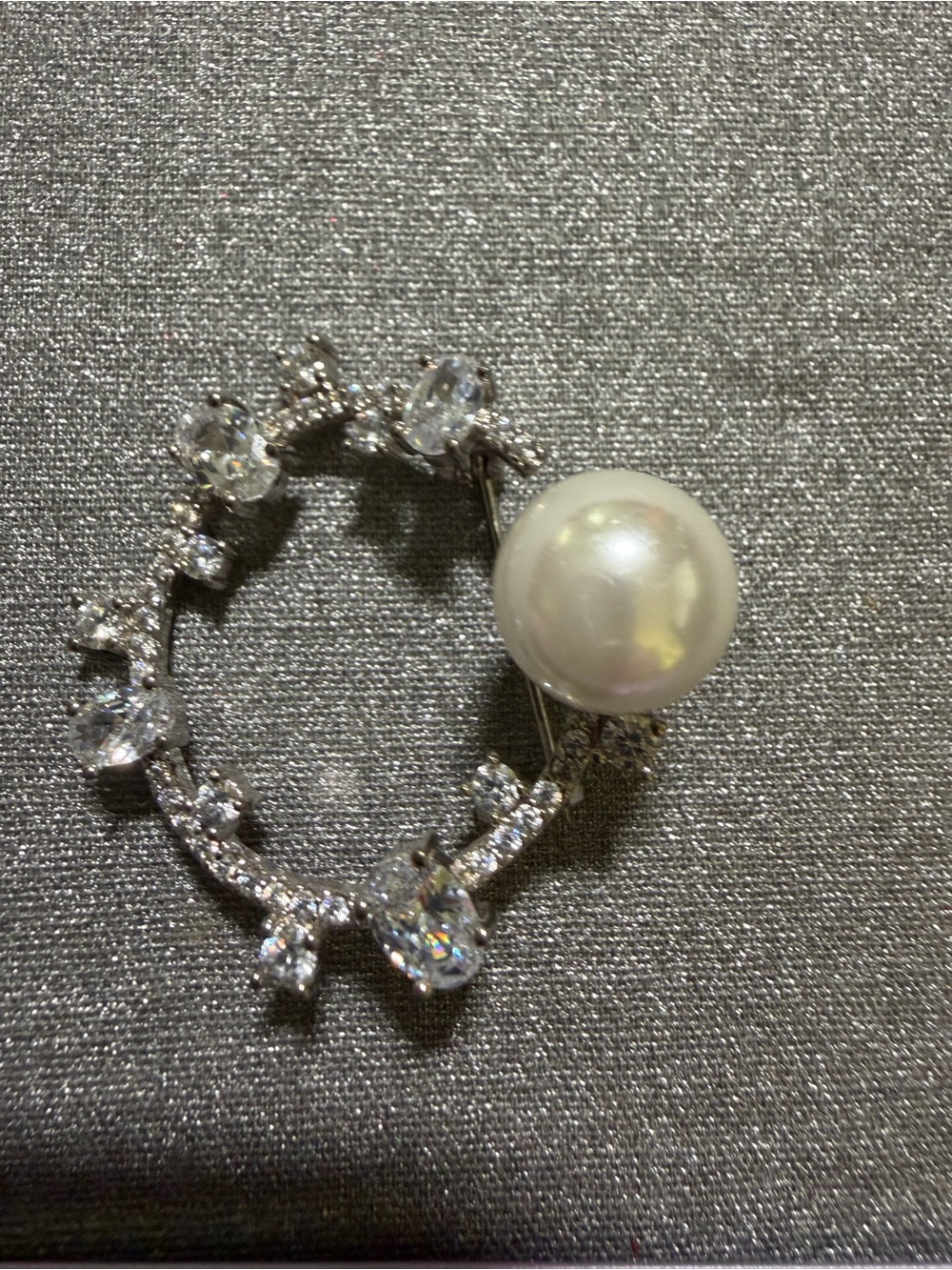 Faux Pearl Clear Rhinestone Wreath Brooch Silver Tone Pin Wedding Bridal 1.25”